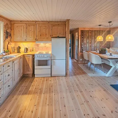 3 Bedroom Gorgeous In Passebekk Feriehus