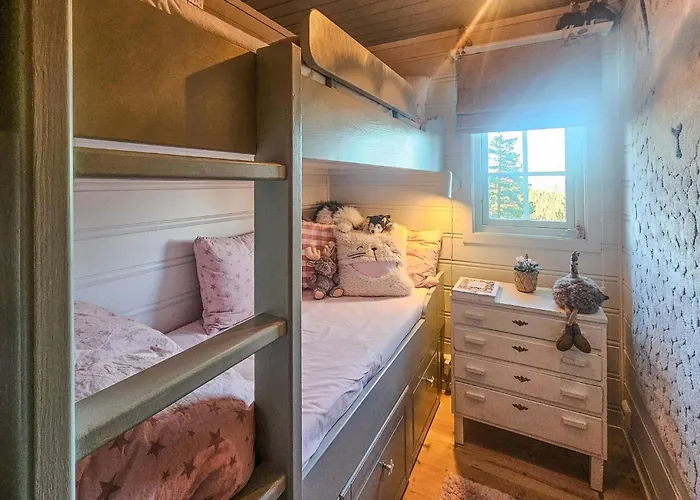 3 Bedroom Cozy In Passebekk Feriehus Omholt