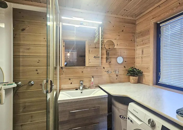 3 Bedroom Cozy Home In Passebekk * Omholt